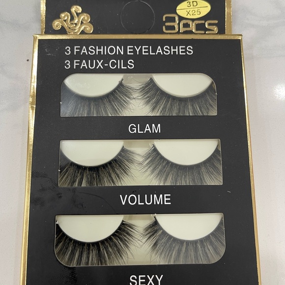 Lashes - Picture 5 of 8